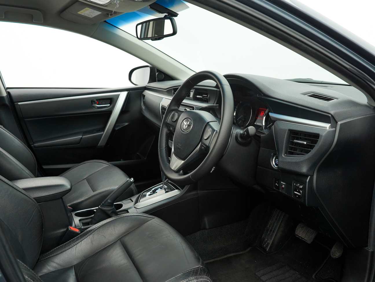 used 2014 Toyota Corolla Altis V 2.0