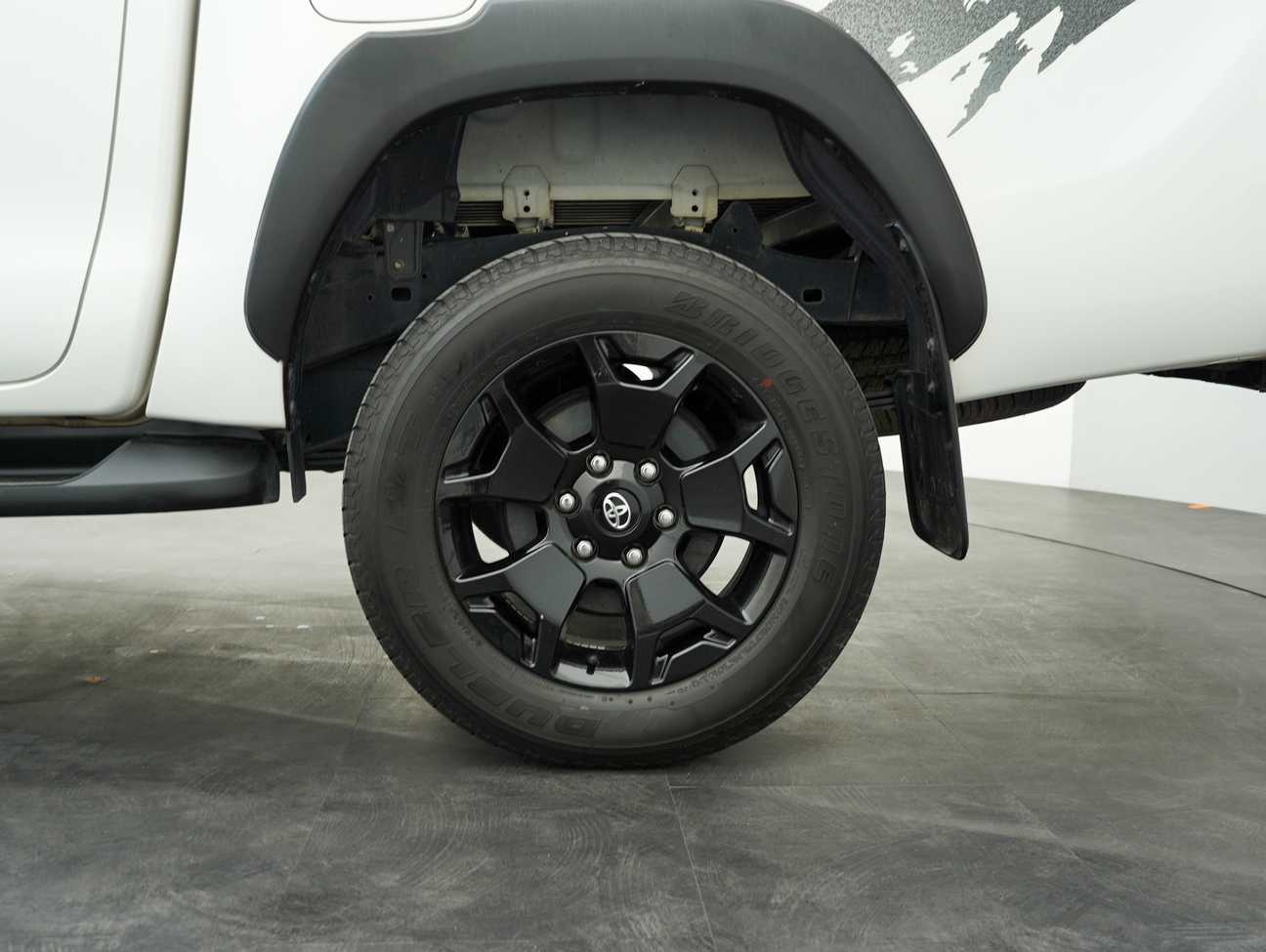 terpakai 2020 Toyota HILUX DOUBLE CAB BLACK EDITION 4X4 2.8