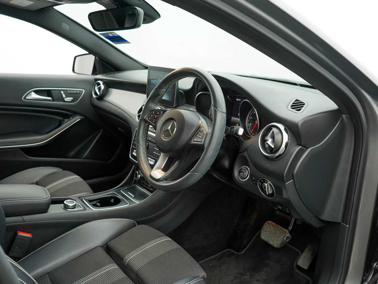 terpakai 2017 Mercedes-Benz GLA200  1.6