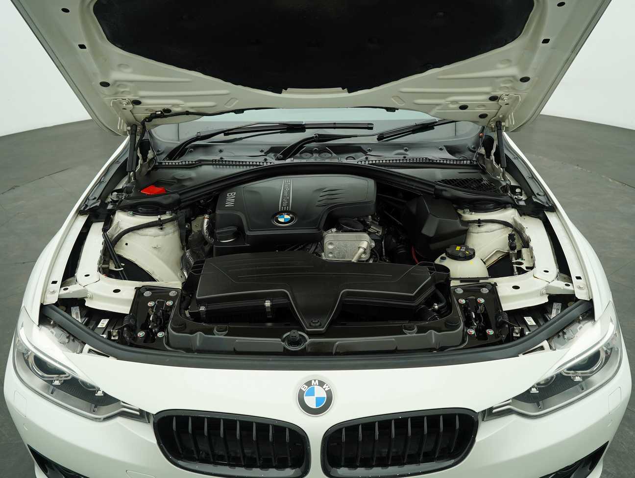 used 2015 BMW 320i Sport Line 2.0