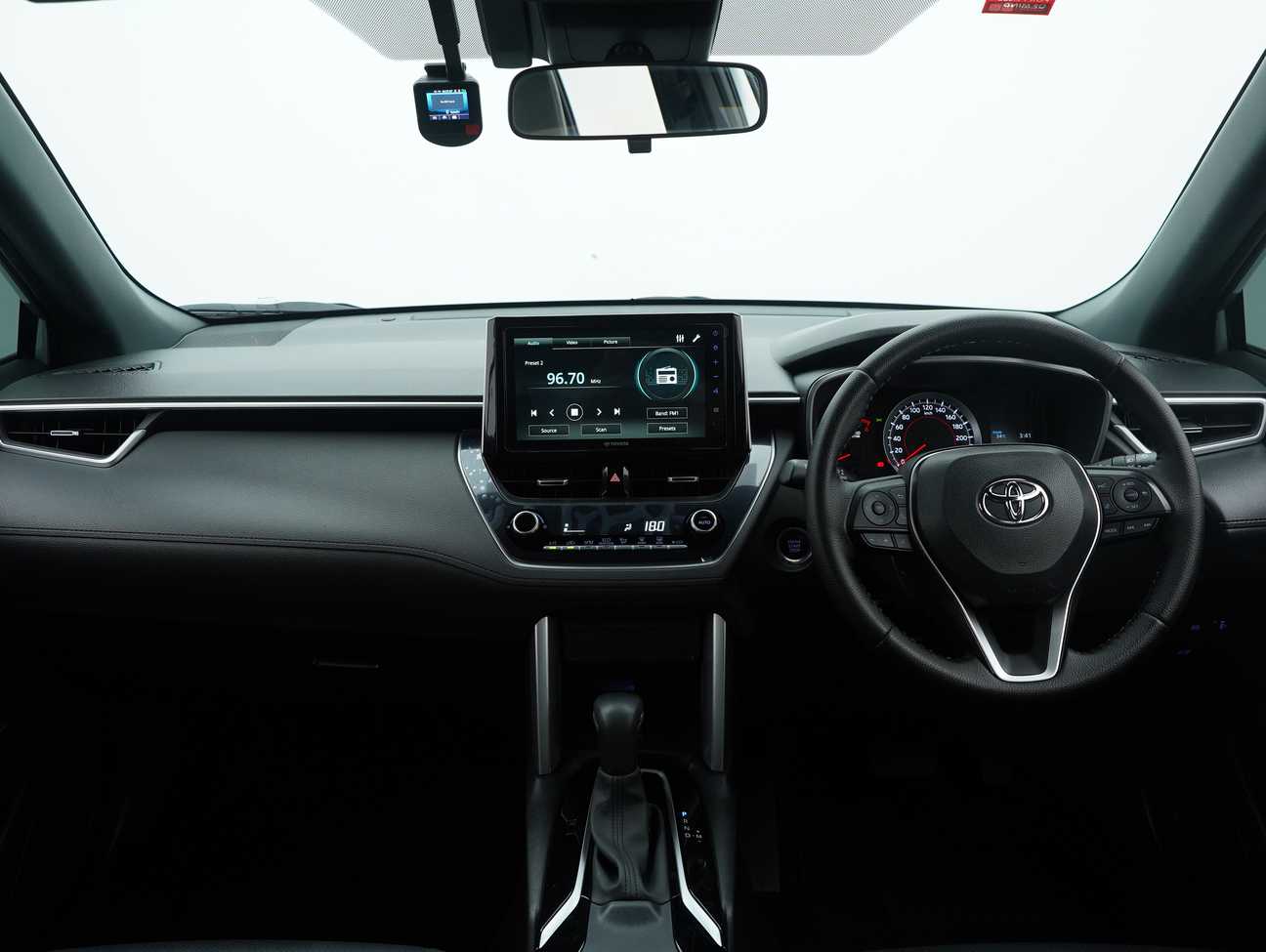 used 2023 Toyota Corolla Cross V 1.8