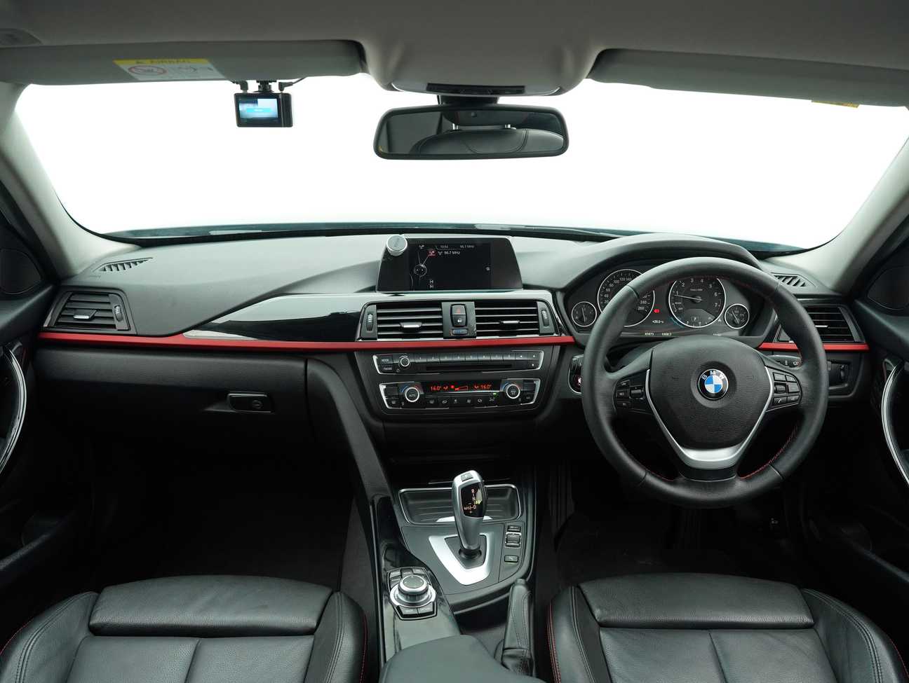 used 2014 BMW 320i Sport Line 2.0