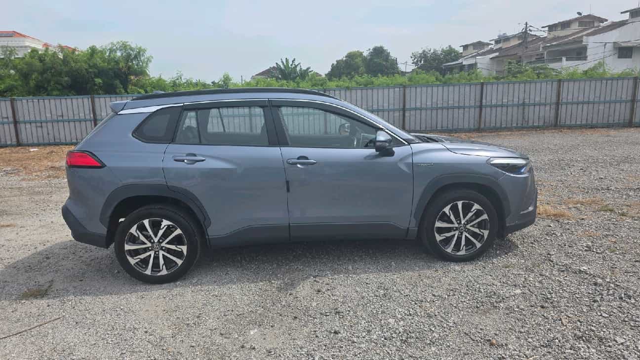 terpakai 2022 Toyota Corolla Cross Hybrid 1.8