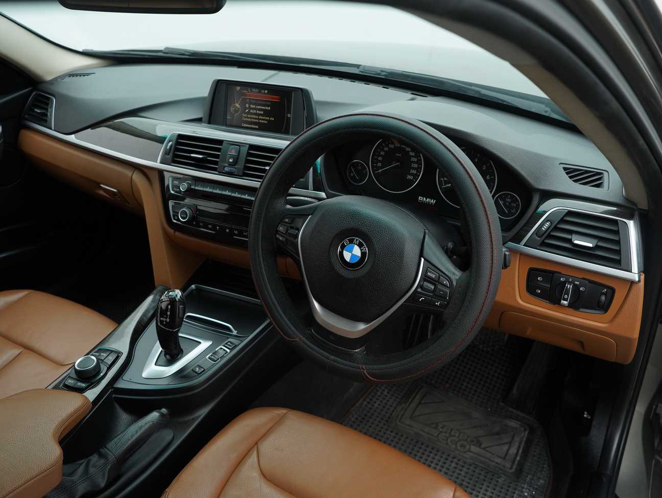 used 2016 BMW 318i Luxury 1.5