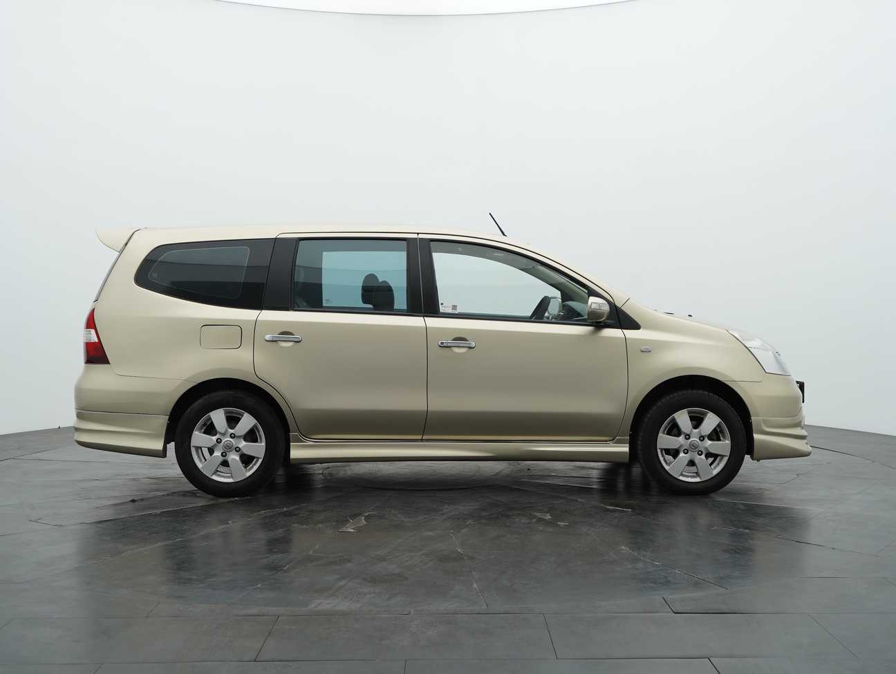 used 2012 Nissan Grand Livina CVTC Comfort 1.8