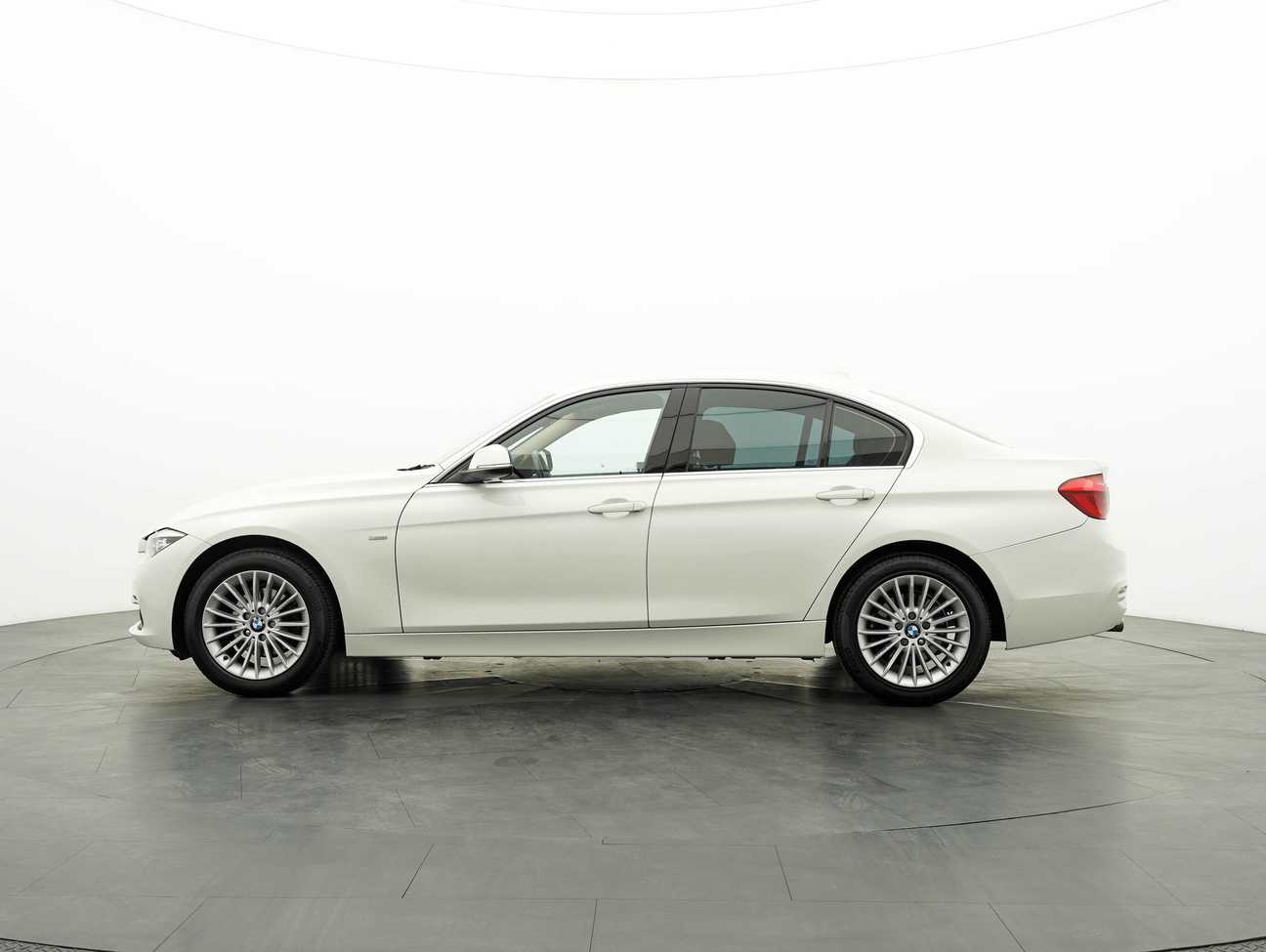 used 2016 BMW 318i Luxury 1.5