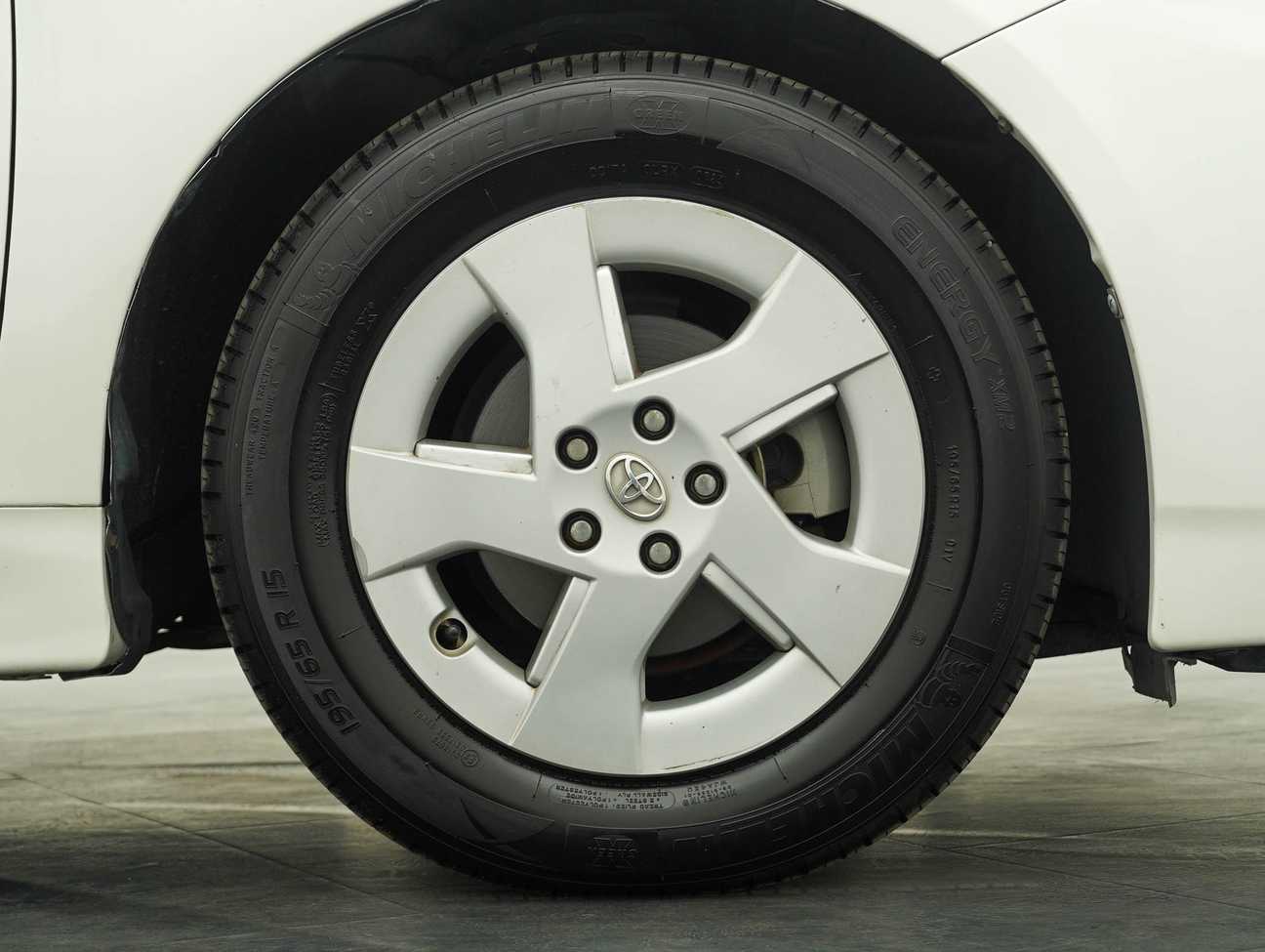 terpakai 2011 Toyota Prius  1.8