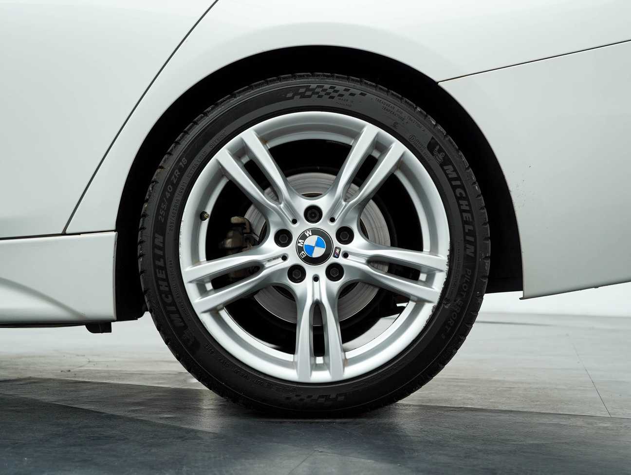 terpakai 2015 BMW 320i M Sport 2.0