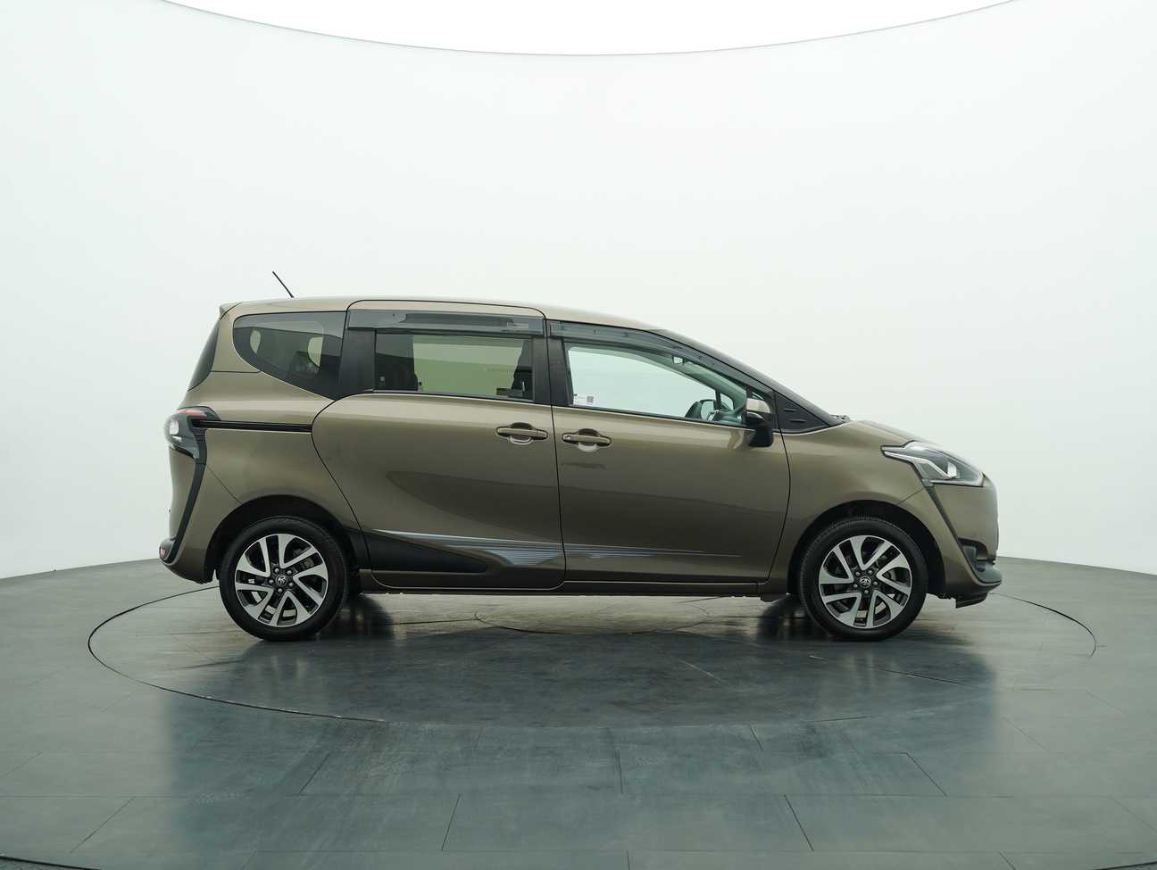 used 2017 Toyota Sienta V 1.5