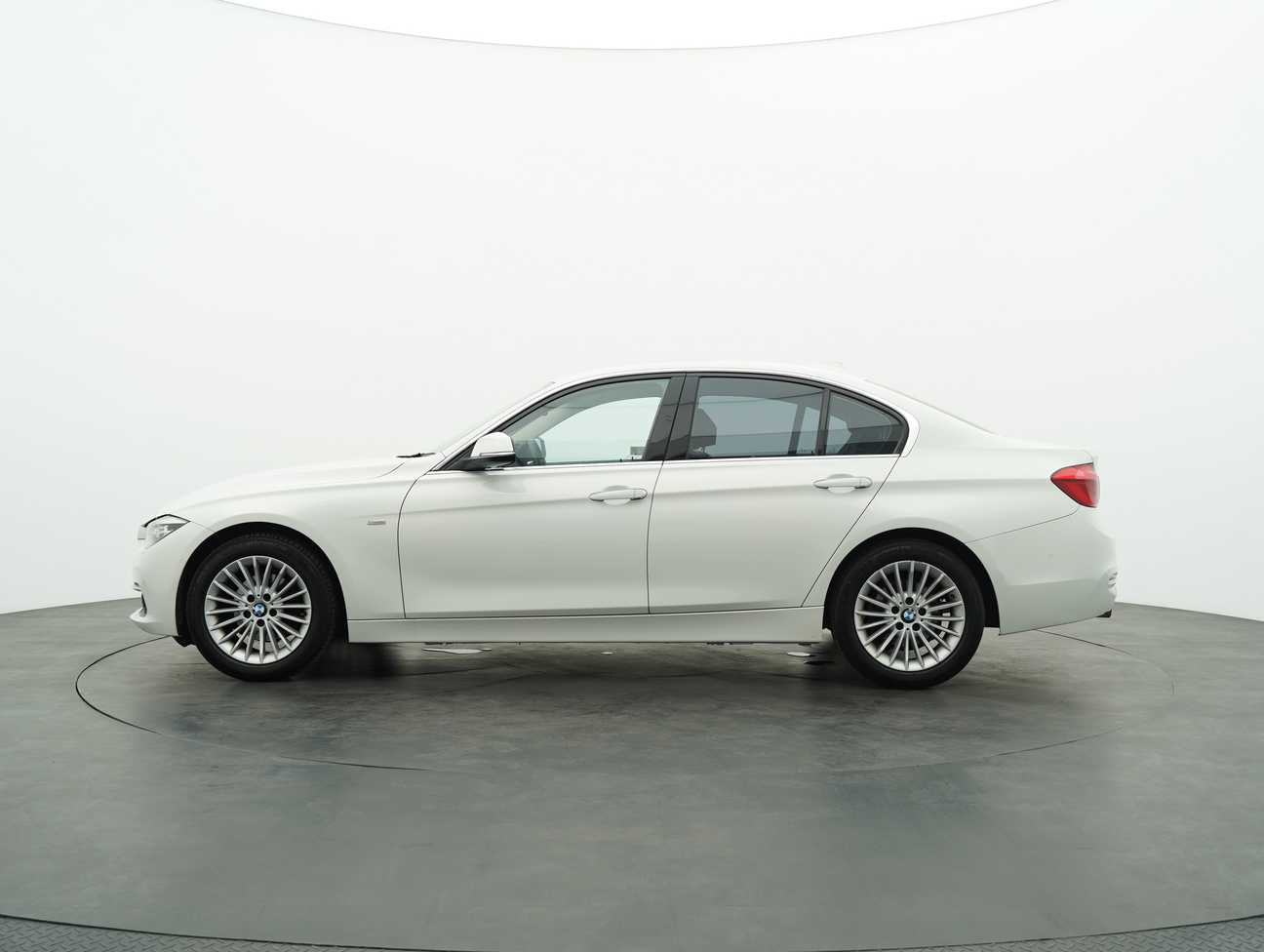 terpakai 2017 BMW 318i Luxury 1.5