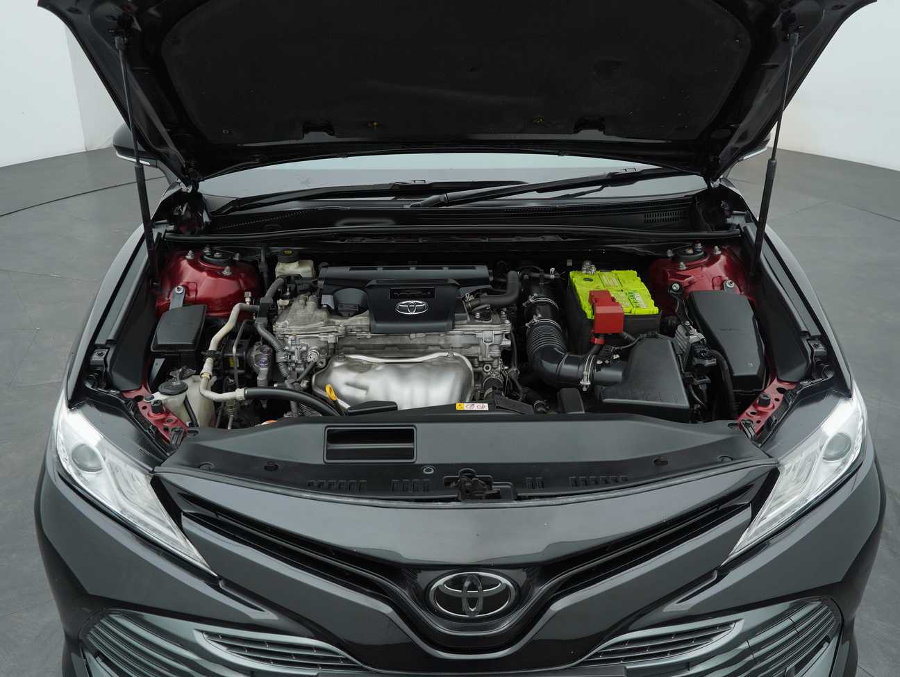 used 2019 Toyota Camry V 2.5