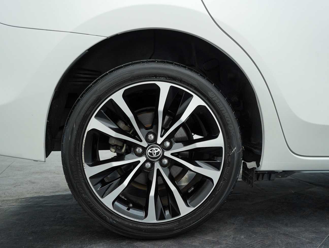 used 2017 Toyota Corolla Altis V 2.0