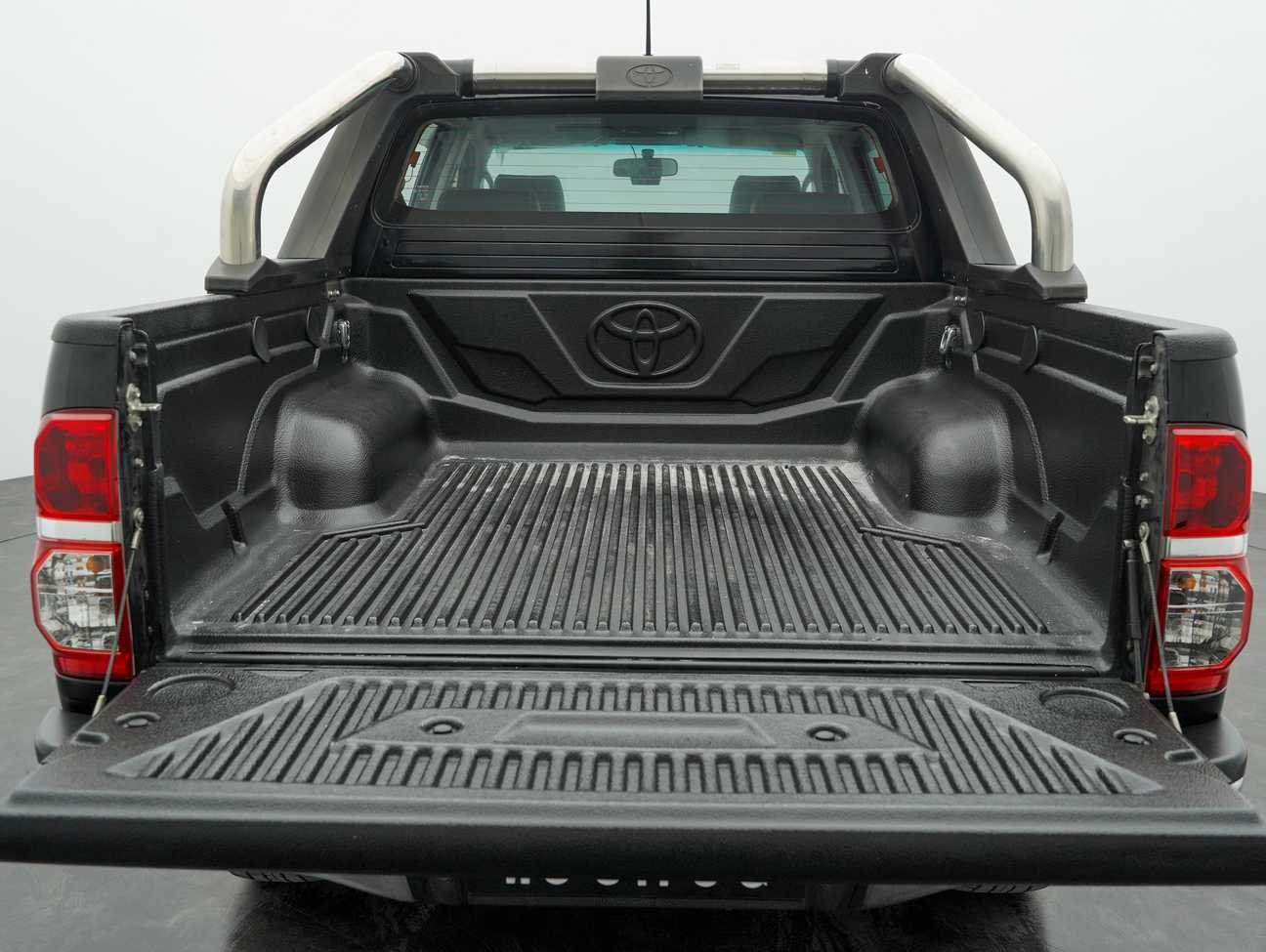 used 2015 Toyota HILUX DOUBLE CAB 2.5