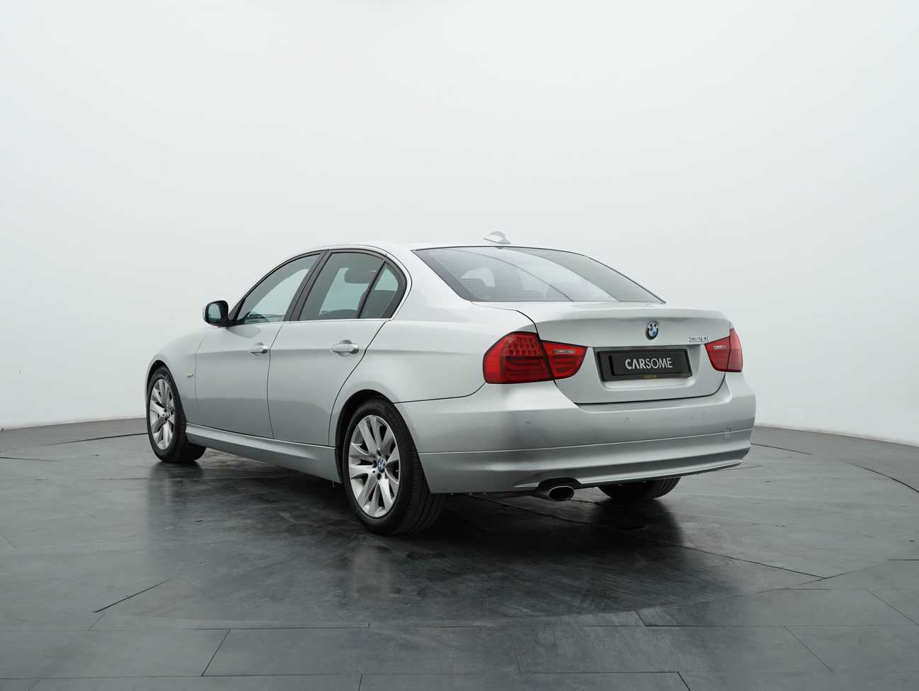 used 2011 BMW 320i  2.0