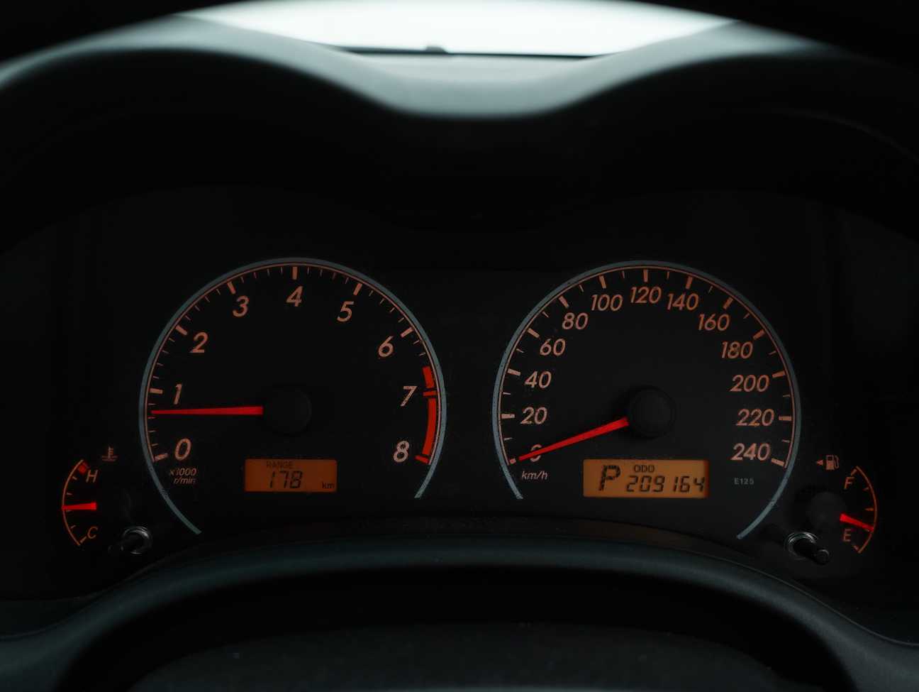 used 2011 Toyota Corolla Altis E 1.8