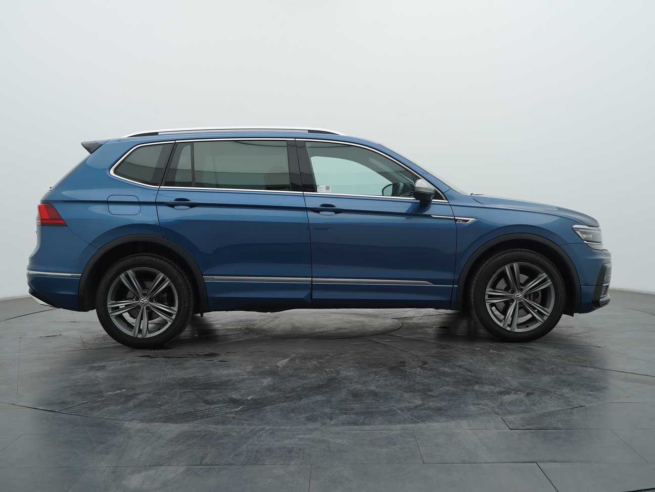 used 2021 Volkswagen Tiguan Allspace R-Line 4MOTION 2.0