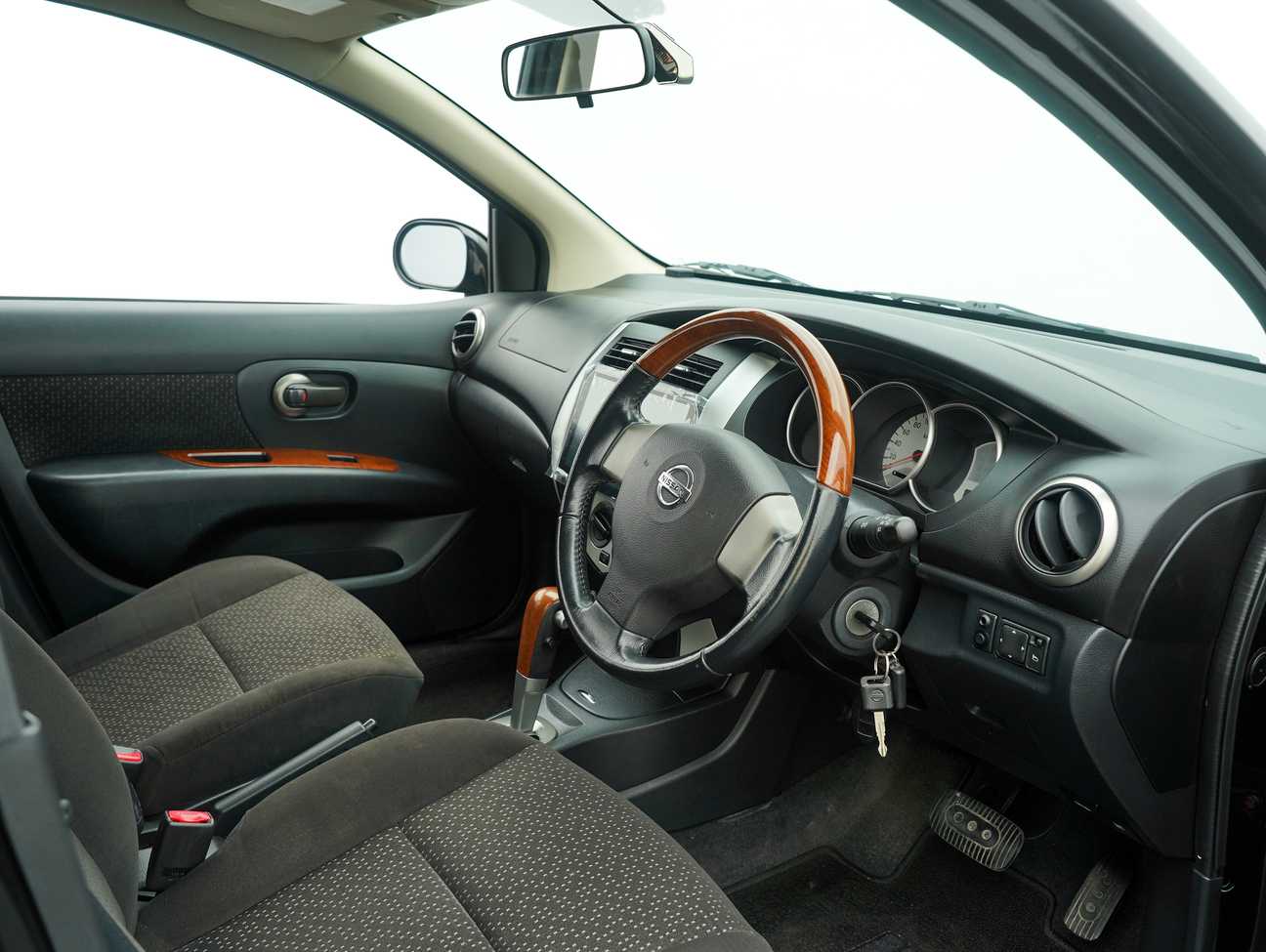 used 2013 Nissan GRAND LIVINA  1.8