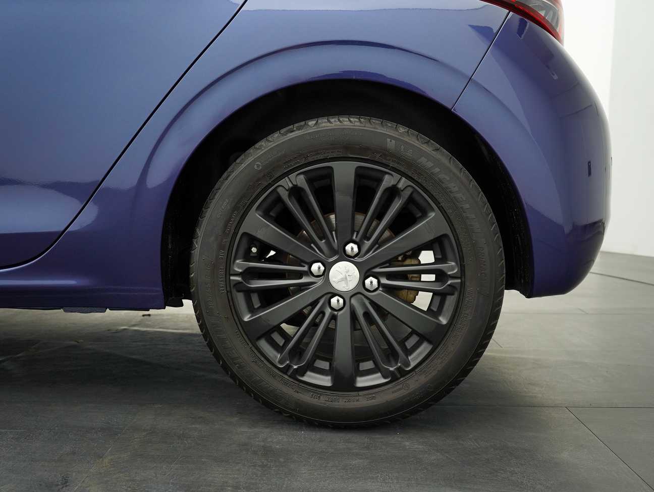 terpakai 2017 Peugeot 208 PureTech 1.2