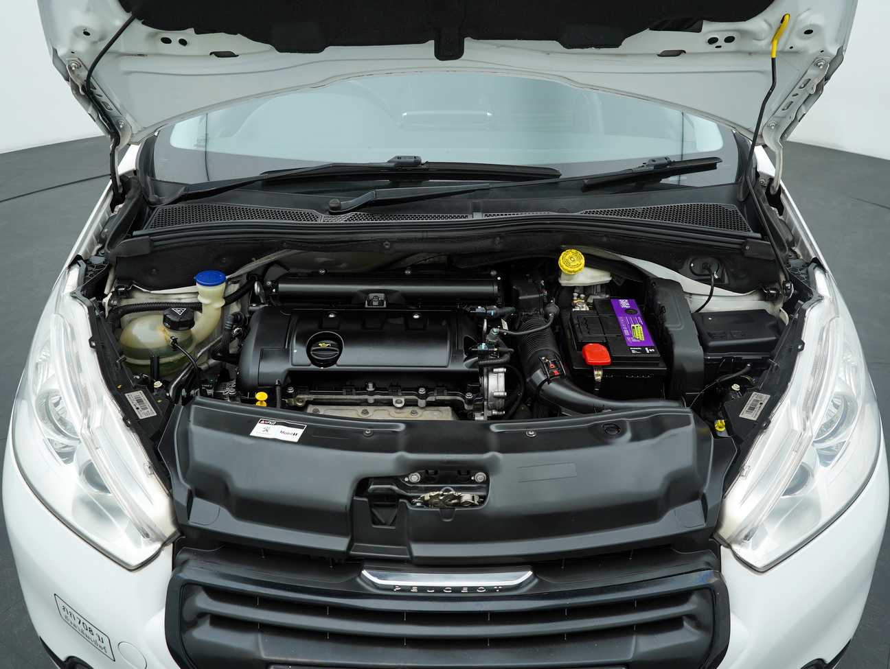 terpakai 2014 Peugeot 208 Allure 3 Door 1.6