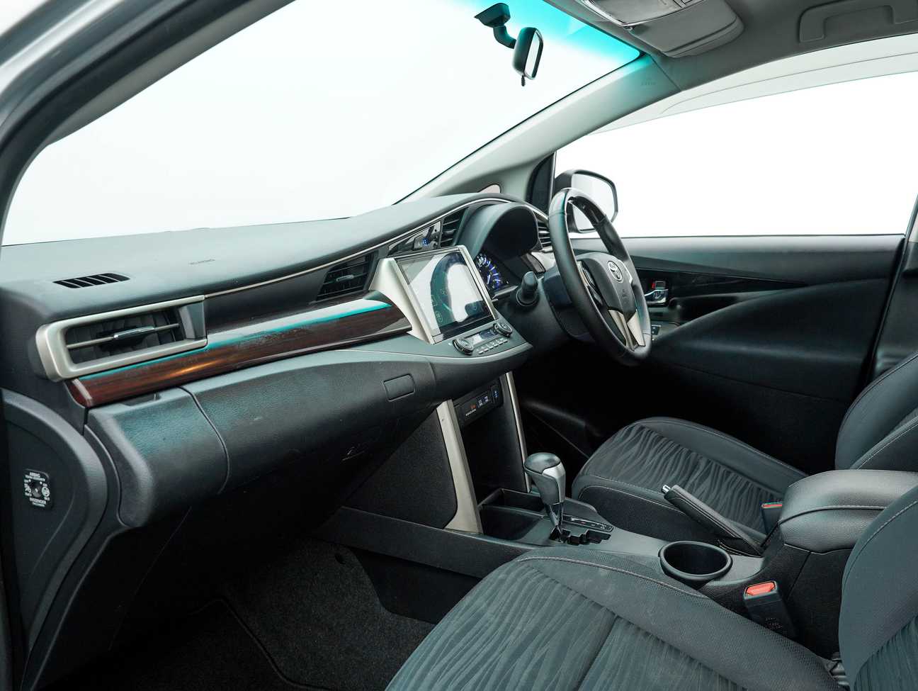 terpakai 2020 Toyota Innova G 2.0