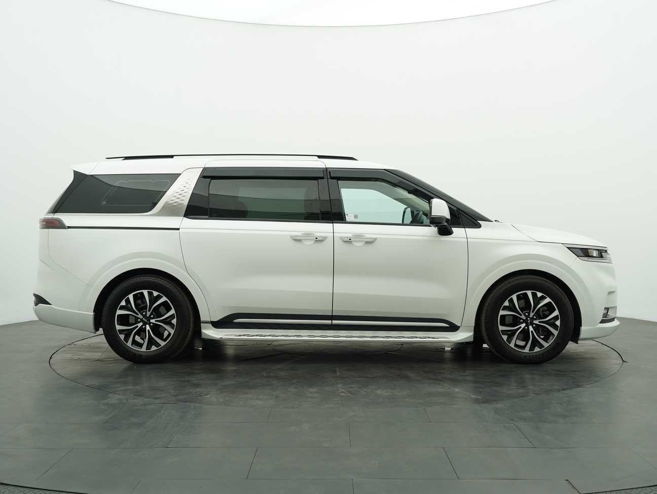 terpakai 2022 Kia Carnival  2.2