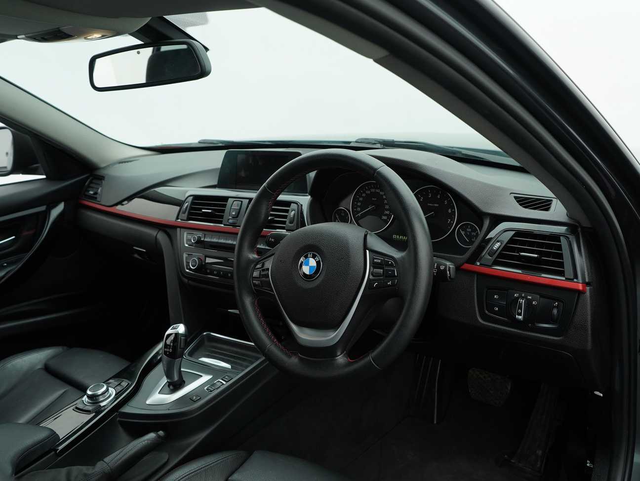 used 2015 BMW 320i Sport Line 2.0