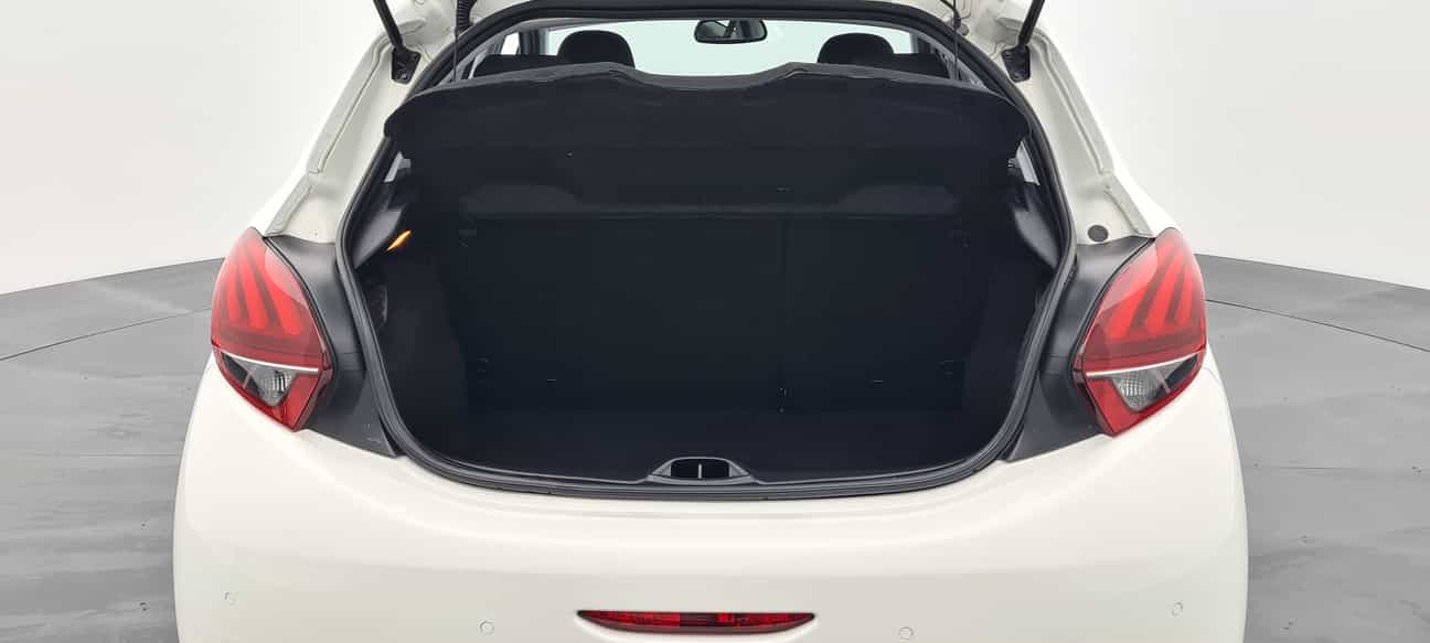 terpakai 2017 Peugeot 208 PURETECH 1.2