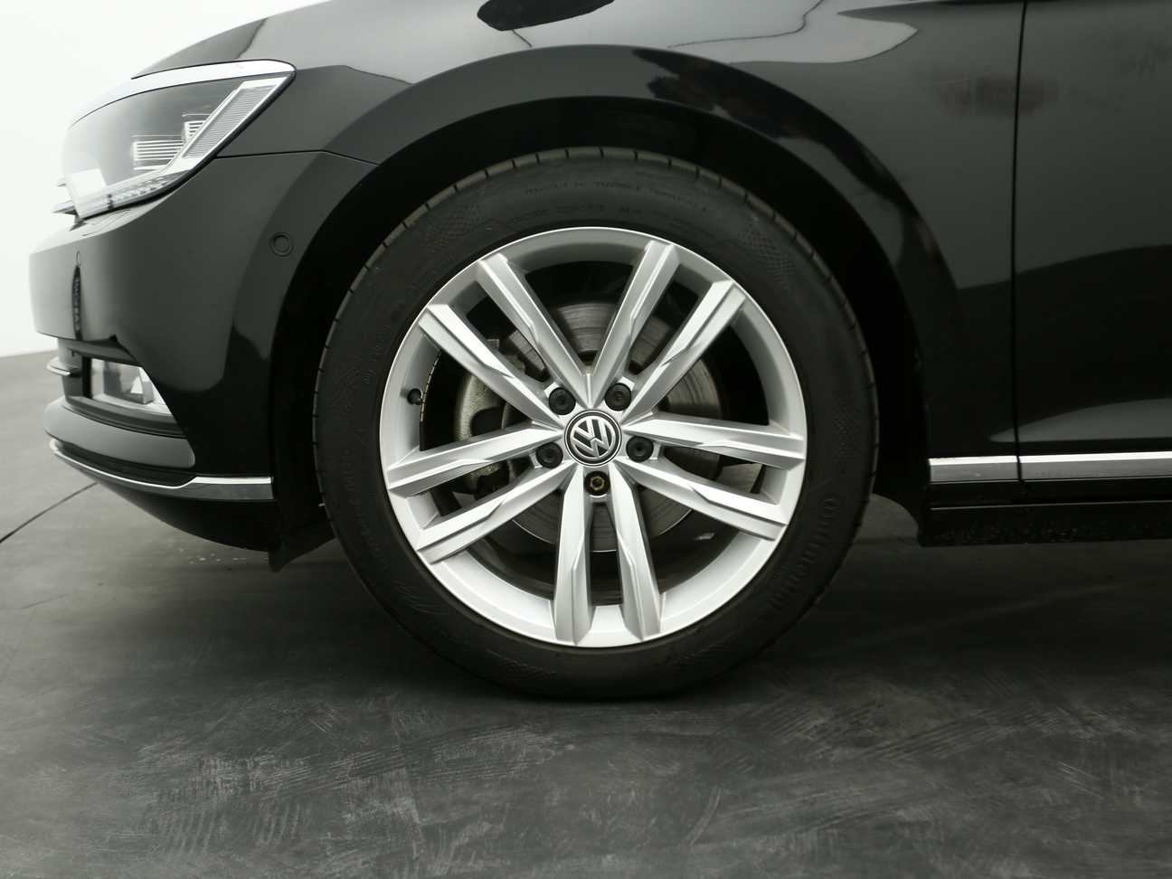 terpakai 2018 Volkswagen PASSAT  1.8