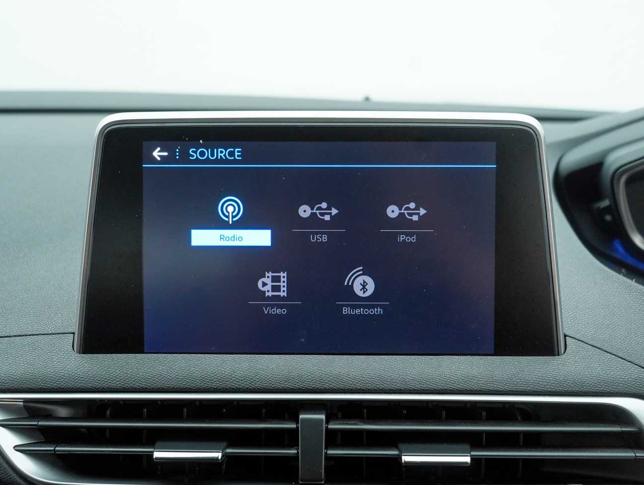 terpakai 2019 Peugeot 3008 THP Active 1.6