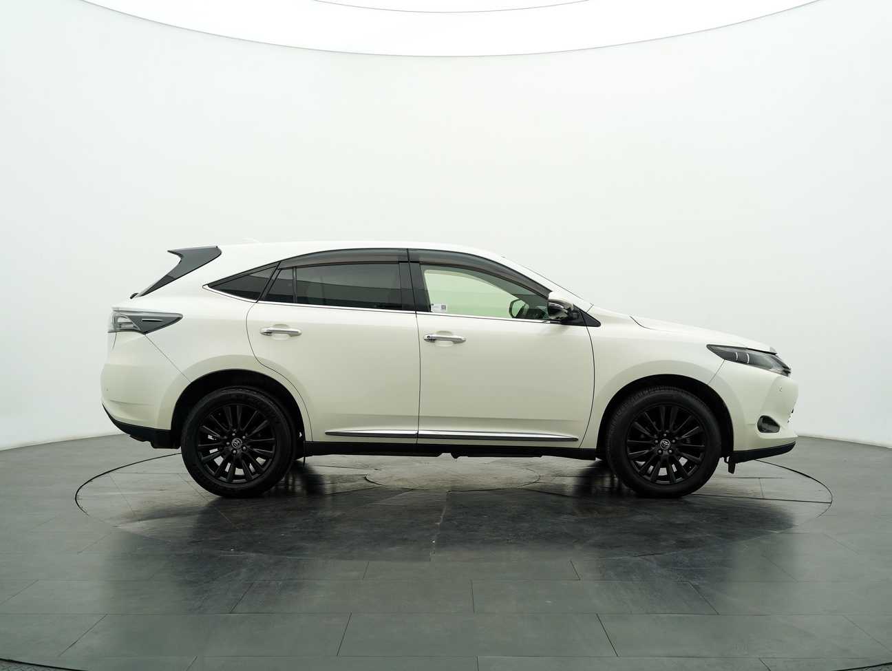 used 2016 Toyota Harrier Premium Advanced 2.0