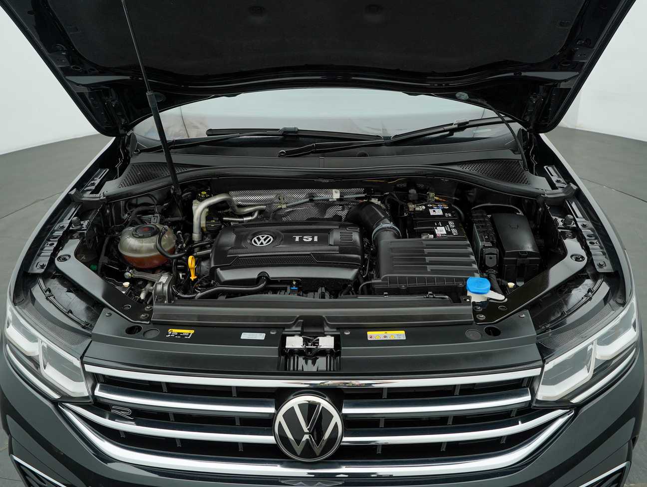 used 2023 Volkswagen Tiguan Allspace R-Line 4MOTION 2.0