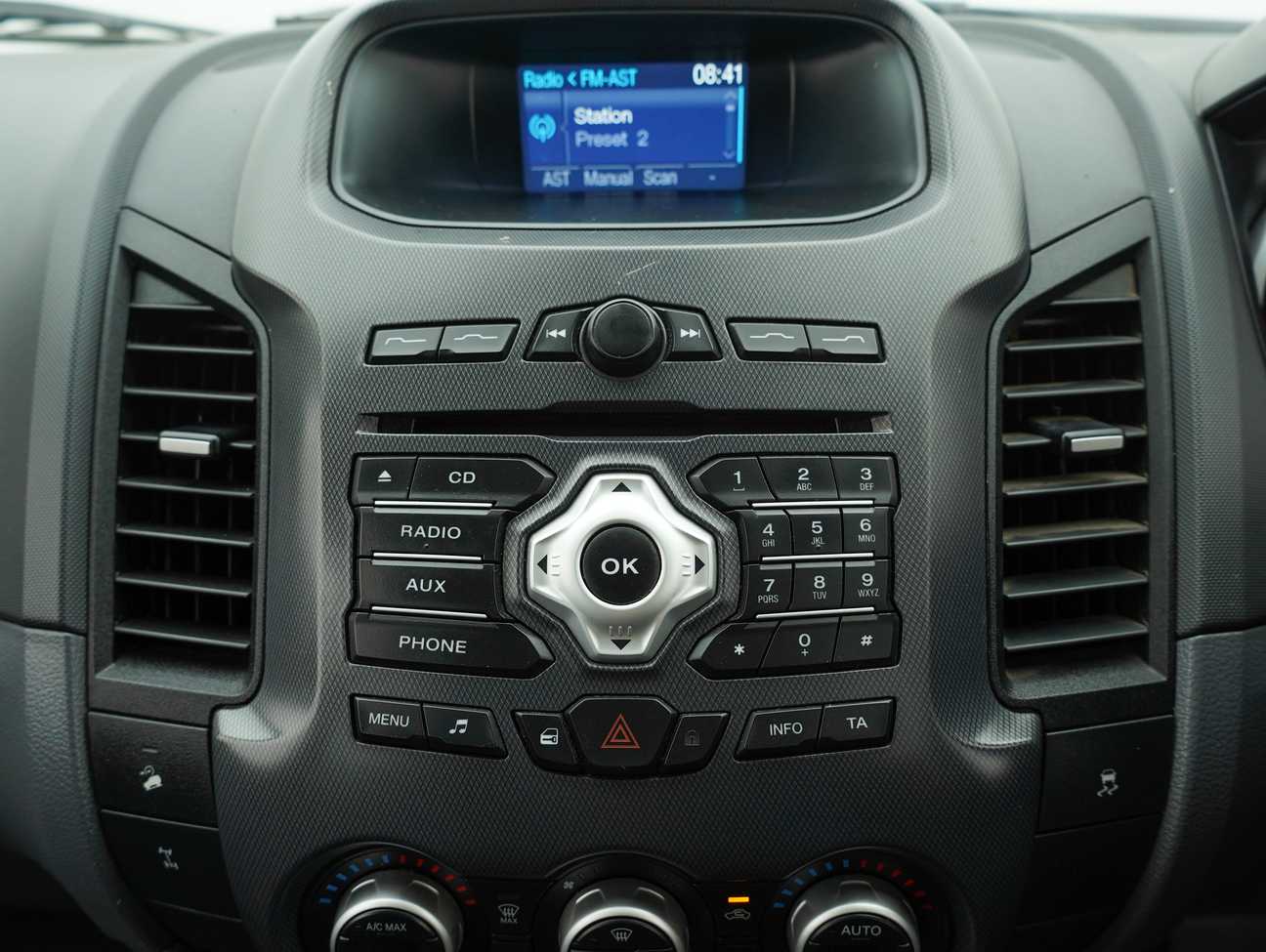 terpakai 2014 Ford Ranger Wildtrak Dual Cab 3.2