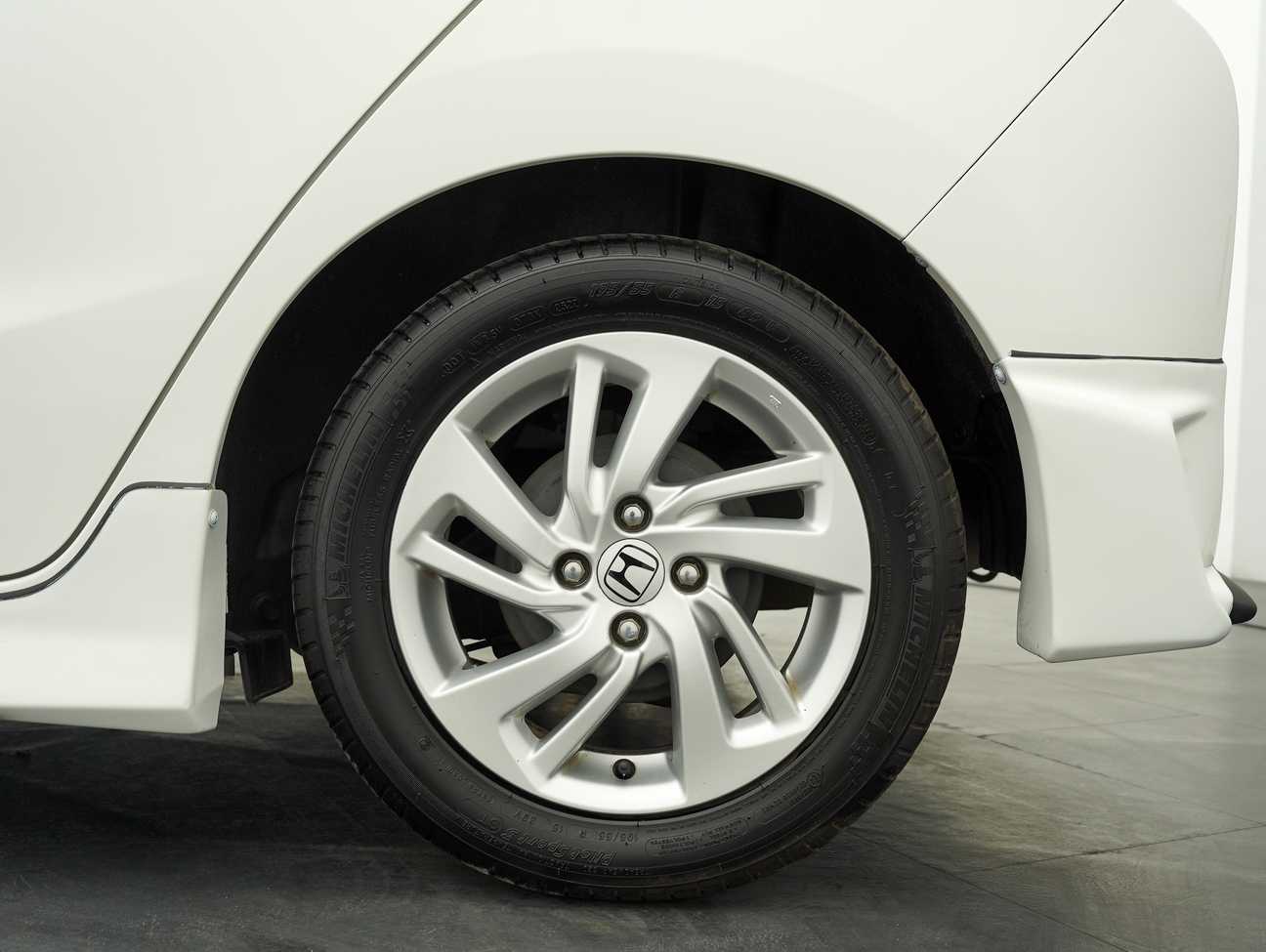 used 2015 Honda Jazz E 1.5