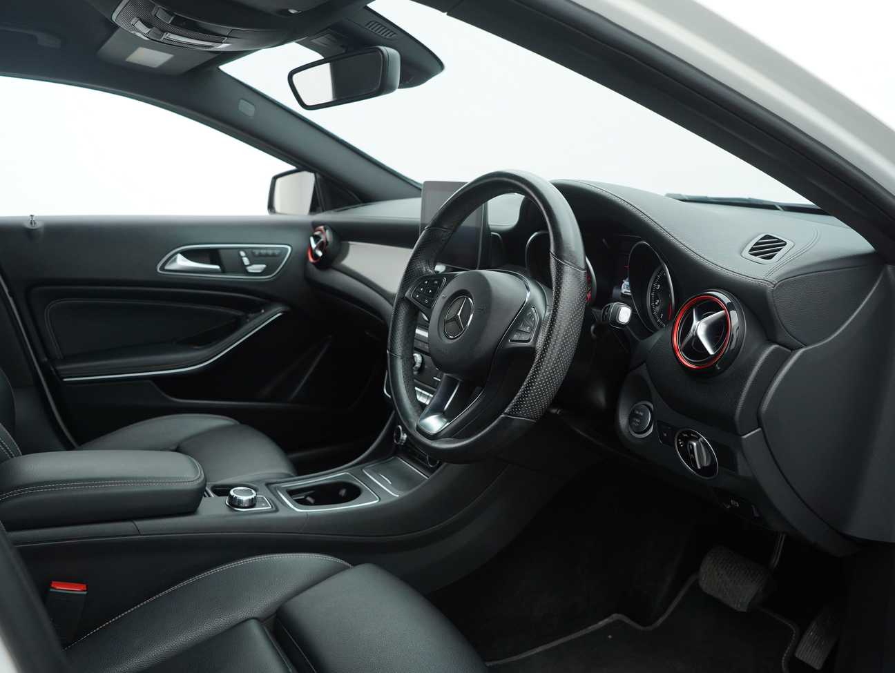 terpakai 2018 Mercedes-Benz GLA200 Night Edition 1.6