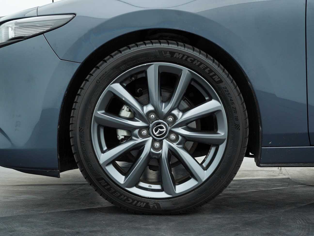 terpakai 2021 Mazda 3 SKYACTIV-G High Plus 2.0