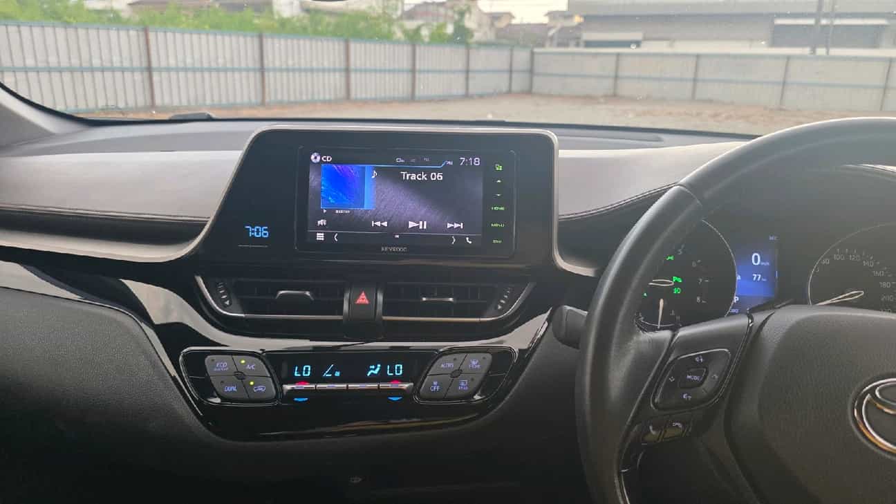 used 2019 Toyota C-HR  1.8
