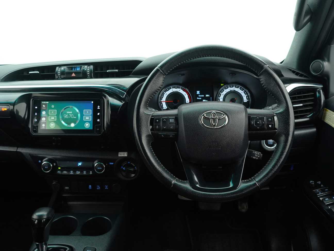 terpakai 2020 Toyota Hilux Black Edition Dual Cab 2.8