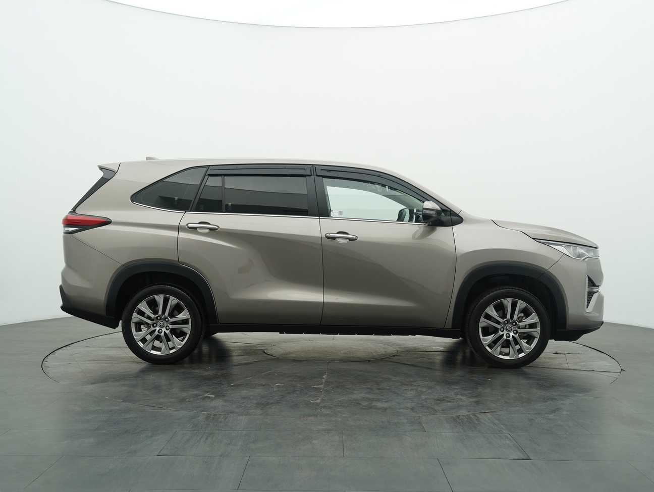 used 2024 Toyota Innova Zenix V 2.0