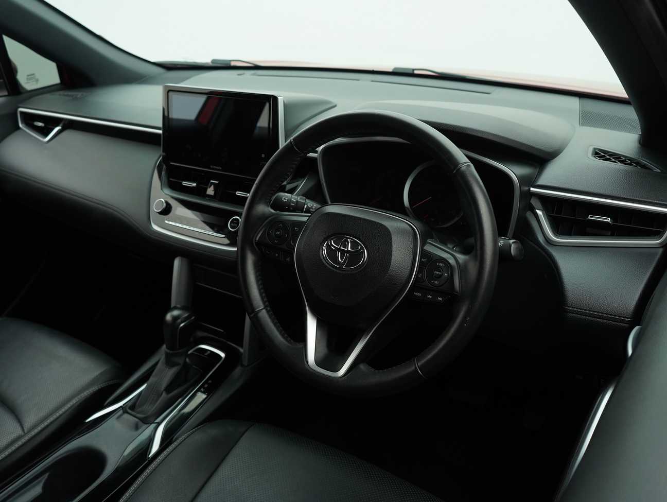 terpakai 2022 Toyota Corolla Cross V 1.8