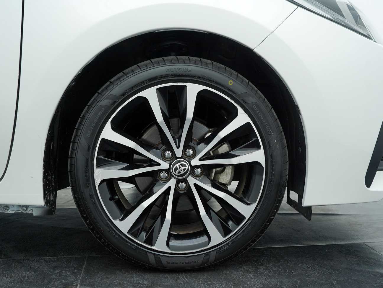 used 2017 Toyota Corolla Altis V 2.0