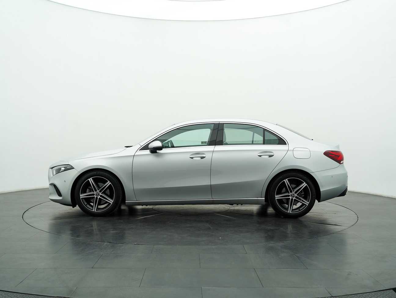 terpakai 2022 Mercedes-Benz A200 Progressive Line 1.3