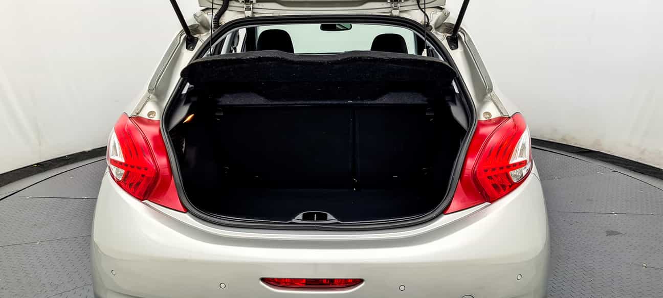 terpakai 2016 Peugeot 208 5-DOOR 1.6