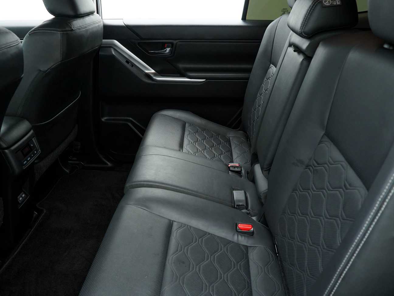 used 2023 Toyota Innova Zenix V 2.0