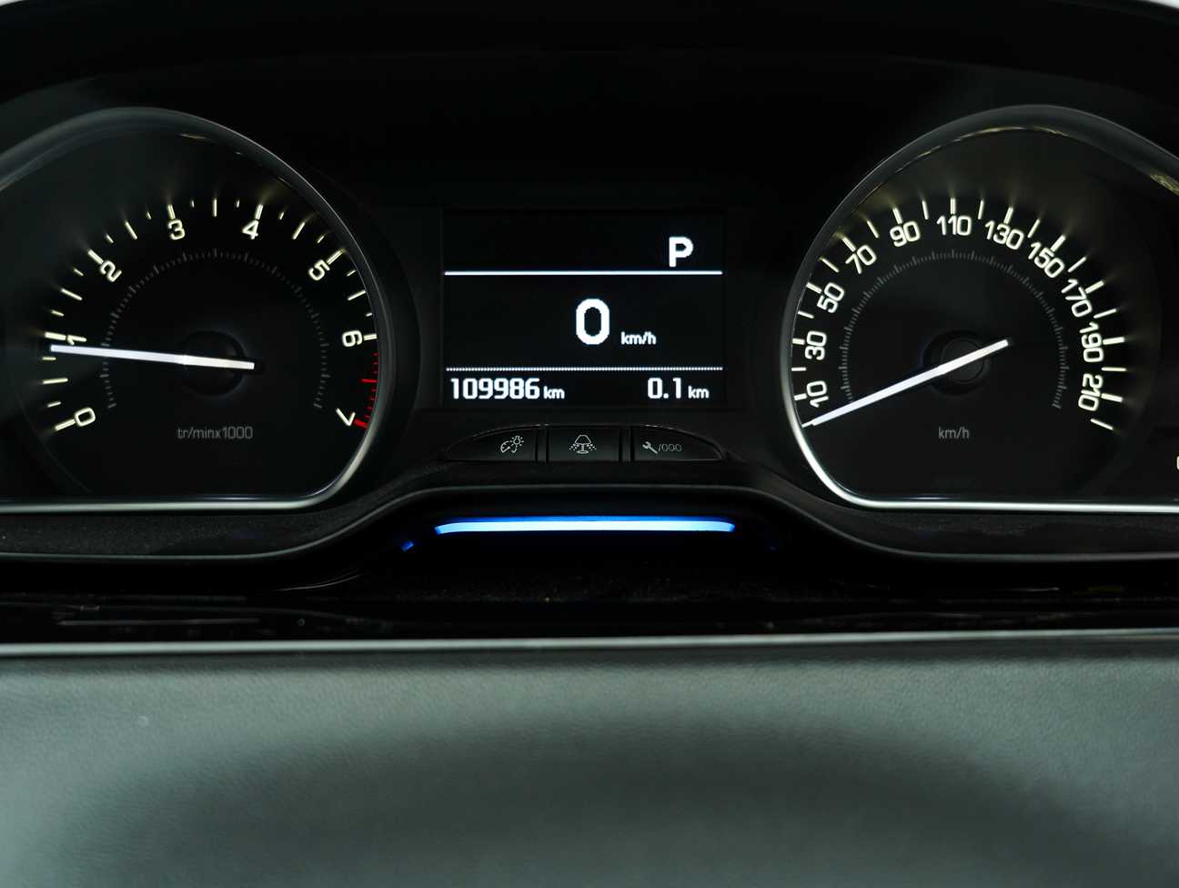 terpakai 2015 Peugeot 208 Allure 3 Door 1.6