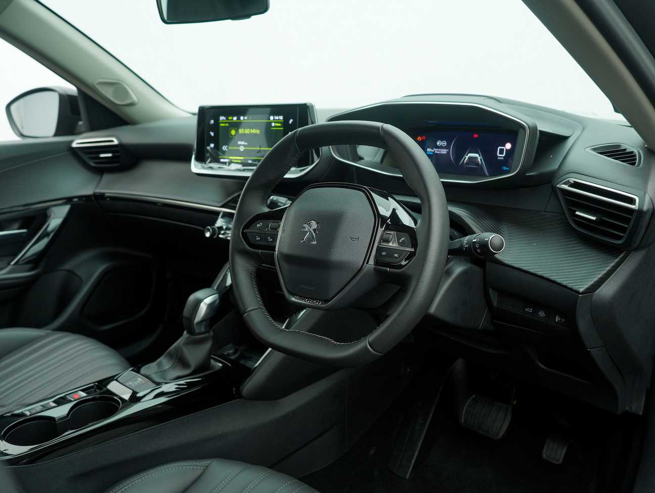 terpakai 2025 Peugeot 2008 Allure 1.2