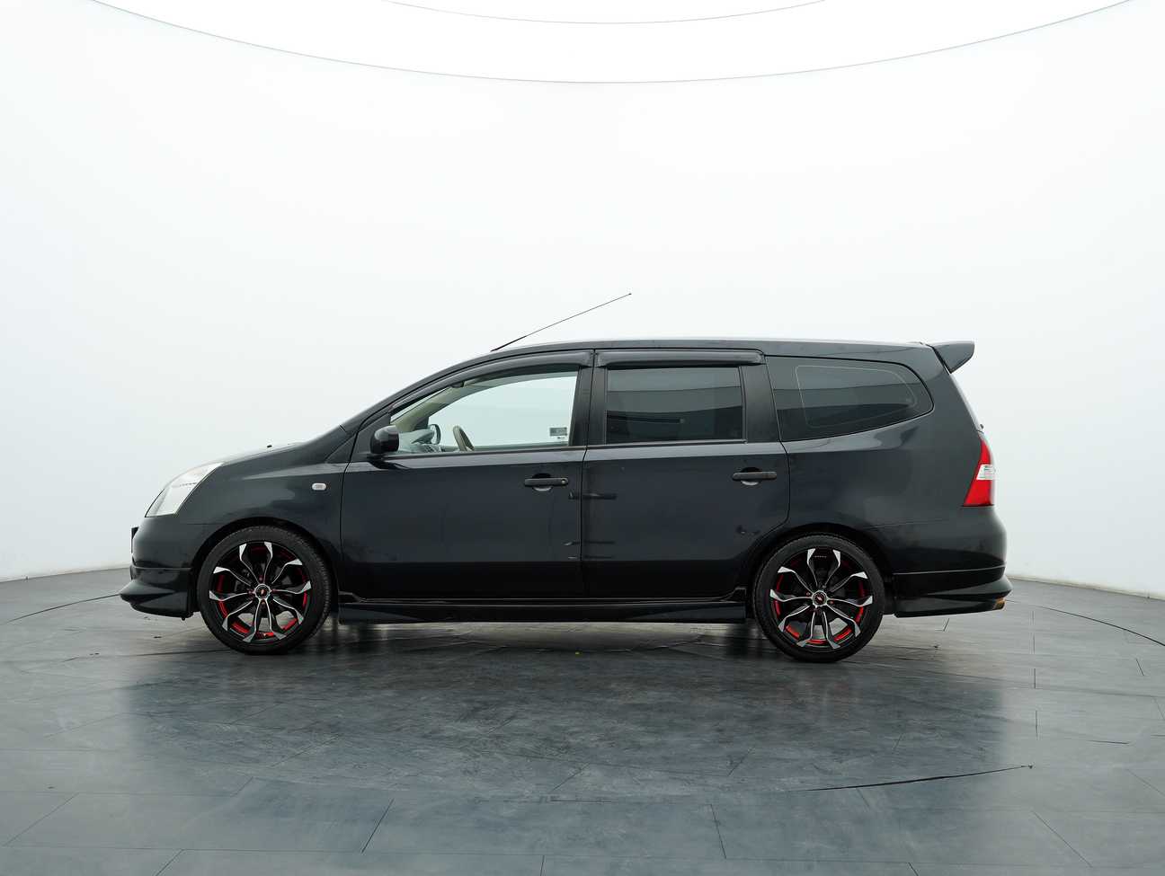 terpakai 2010 Nissan Grand Livina Comfort 1.6