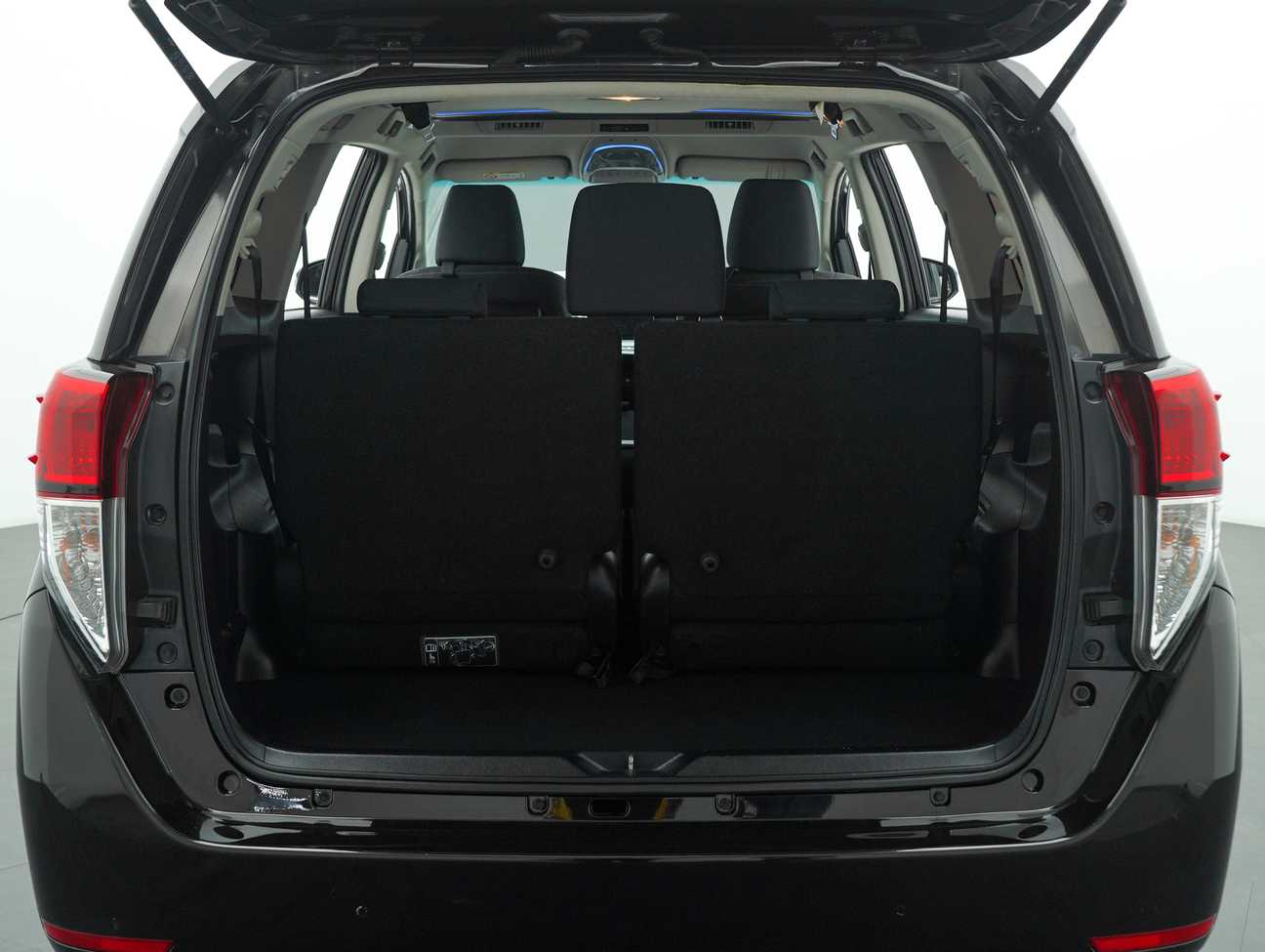 terpakai 2021 Toyota Innova G 2.0