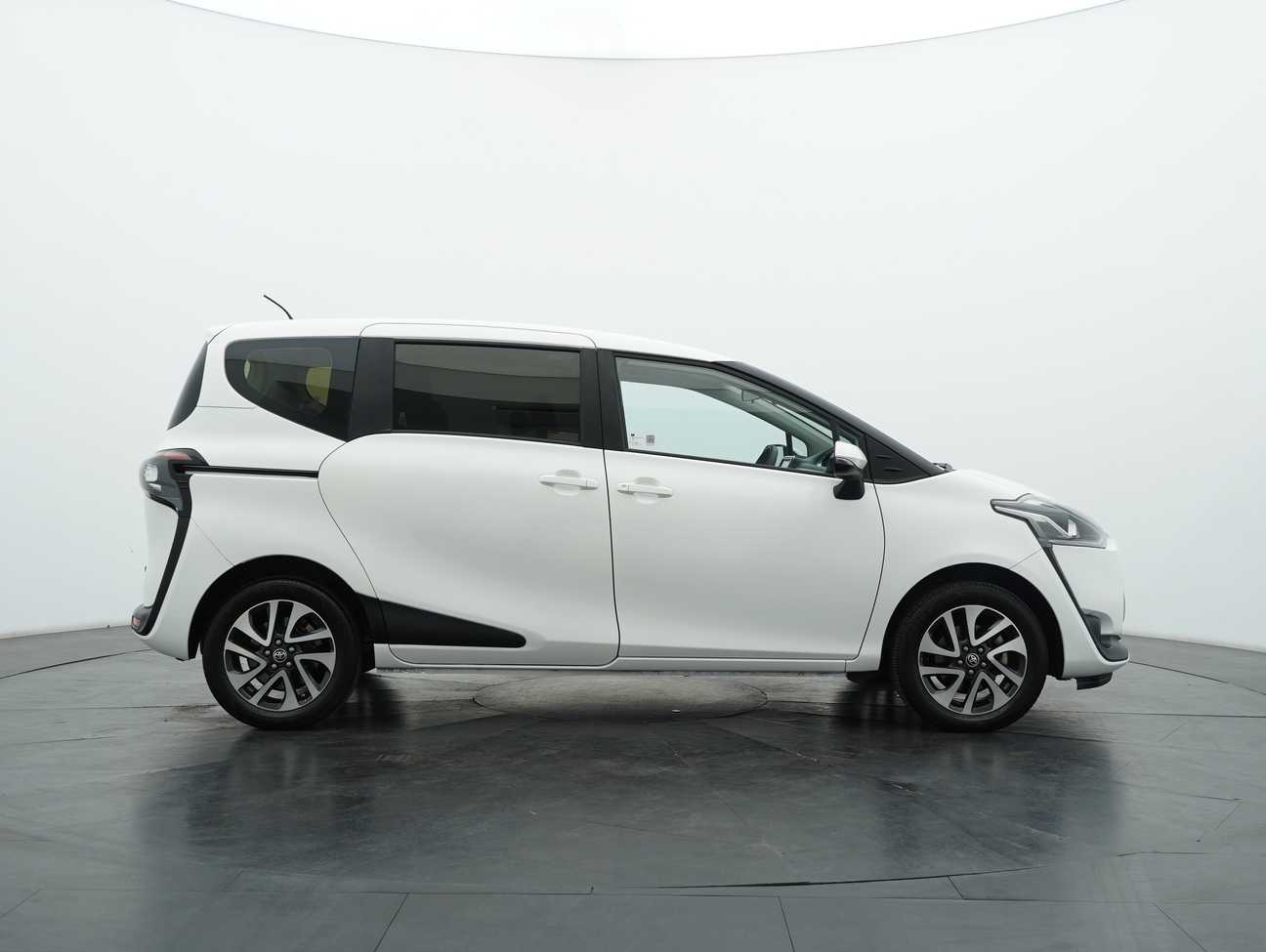 terpakai 2018 Toyota Sienta V 1.5