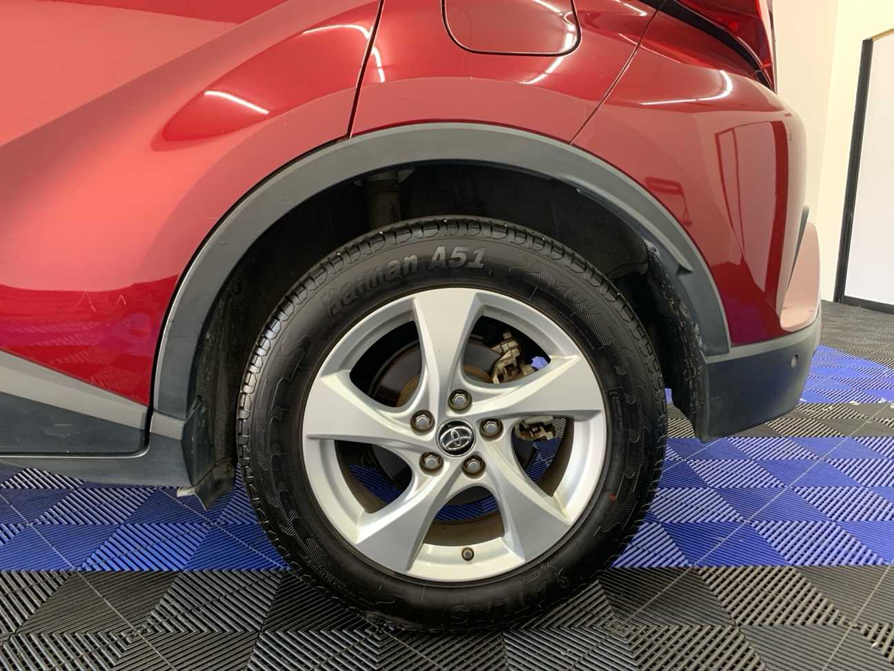 used 2018 Toyota C-HR  1.8