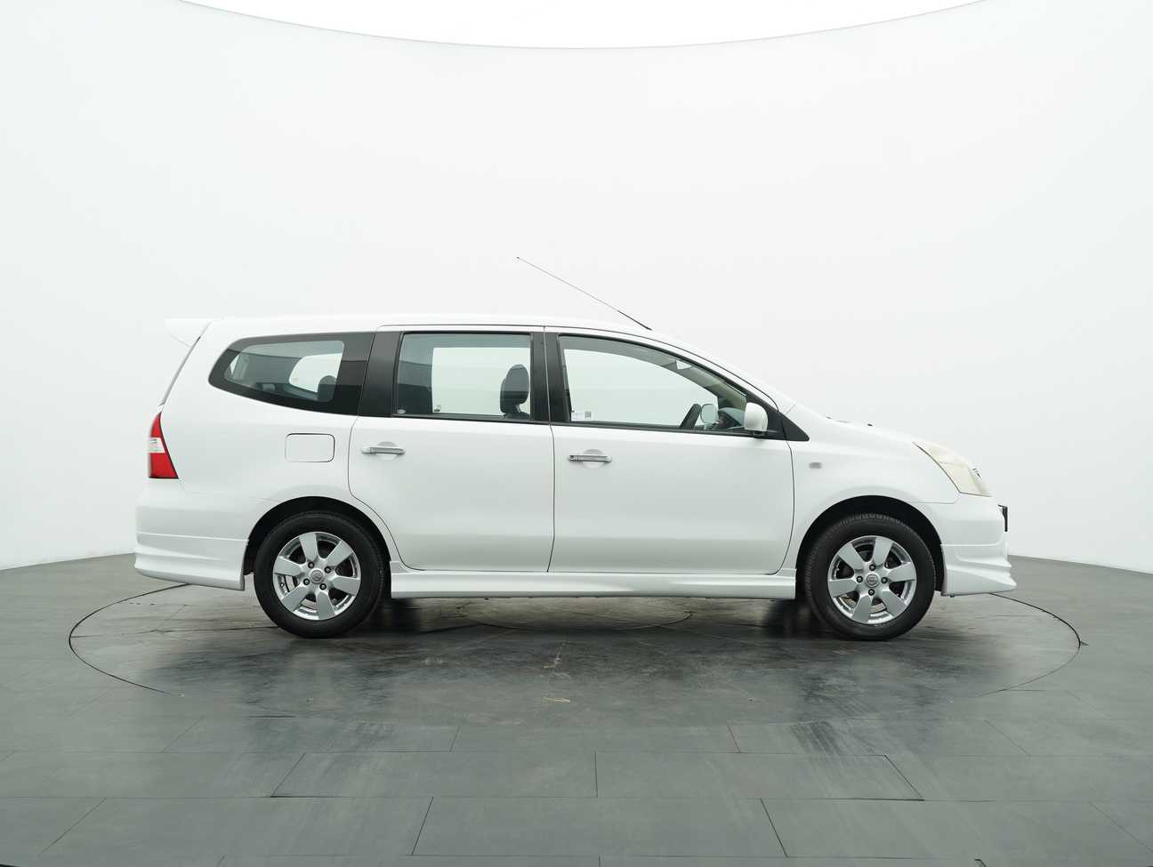 terpakai 2012 Nissan Grand Livina CVTC Comfort 1.8